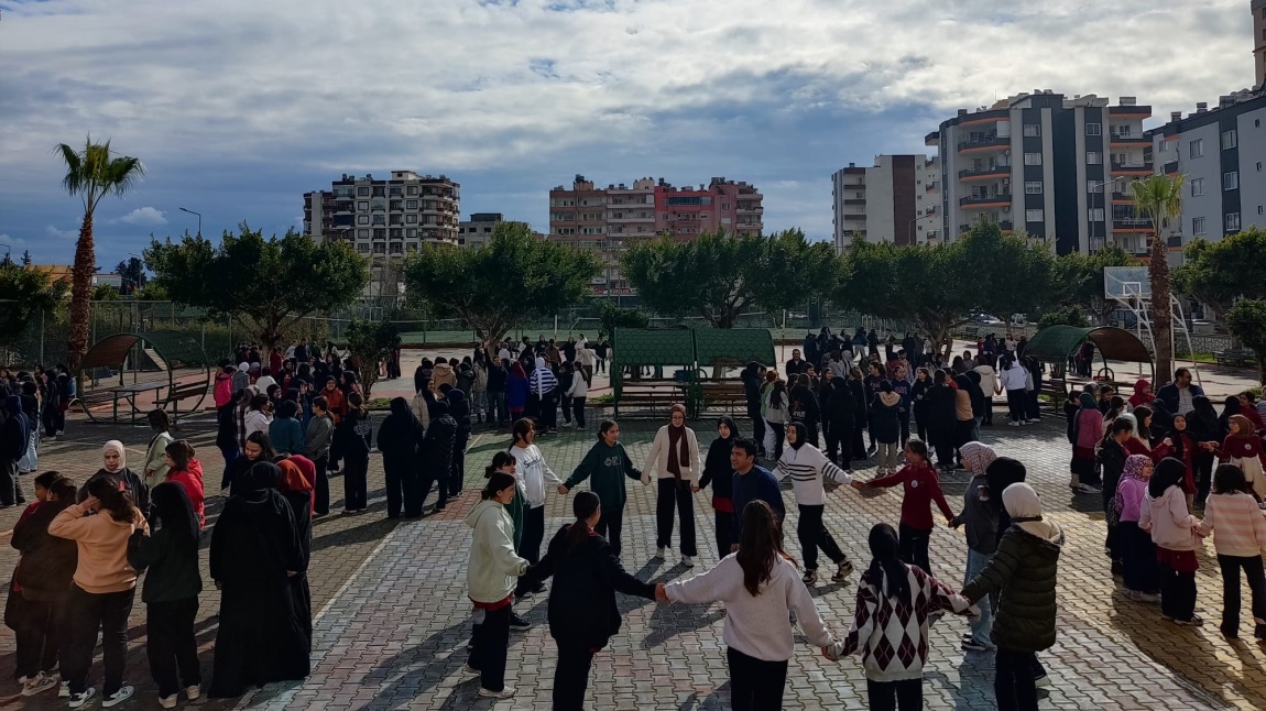 Okulumuzda 6 Şubat Depremlerinin Yıl Dönümünde Deprem Tatbikatı Gerçekleştirildi